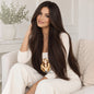 Extension house donkerbruine clip-in extensions van 100% human hair gedragen door een vrouw met lang stijl haar