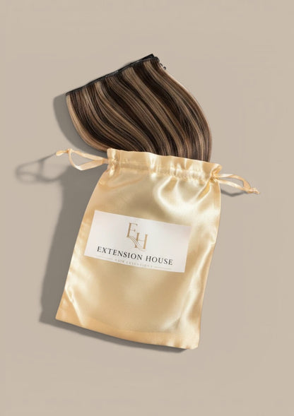 Extension house Halo Flip In Extensions van 100% human hair in chocolade bruin en honing blond mix in satijnen zakje