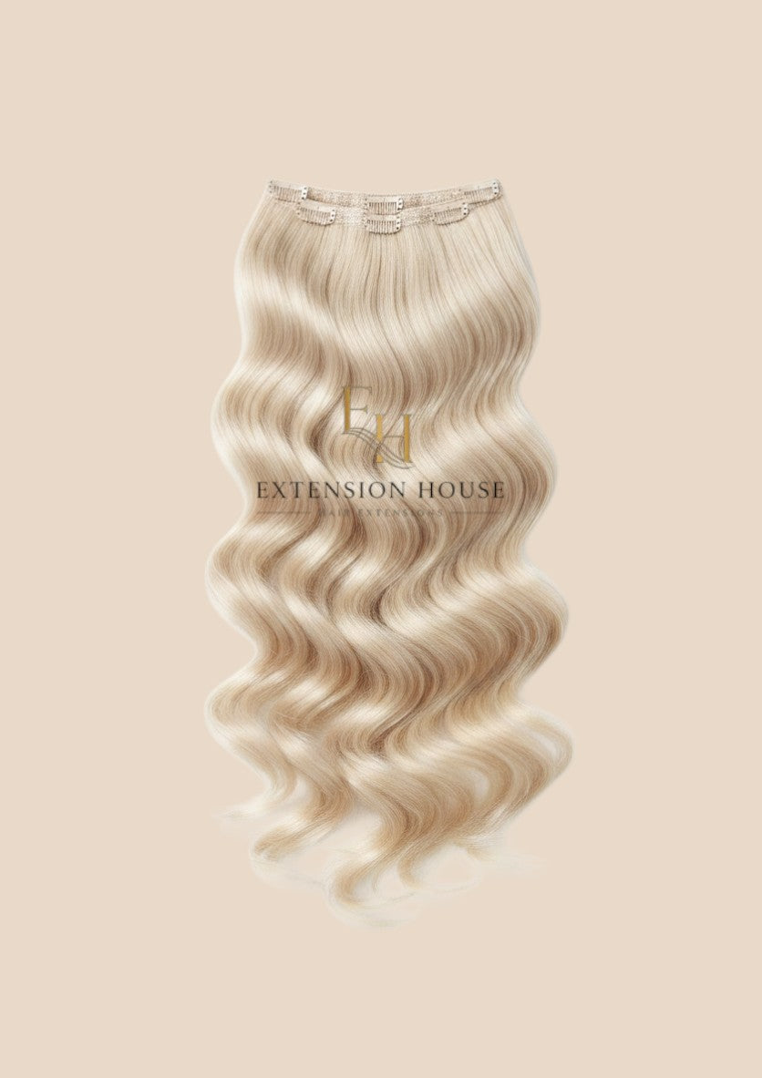 Extension house Halo Flip In Extensions van 100% human hair in zilverblond met clips en transparante draad.