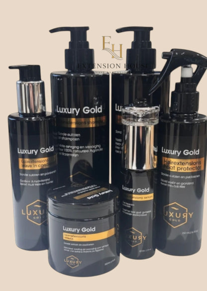 Extension house Luxury Gold 6-delige haarverzorgingsset voor extensions in zwarte flacons met gouden details.