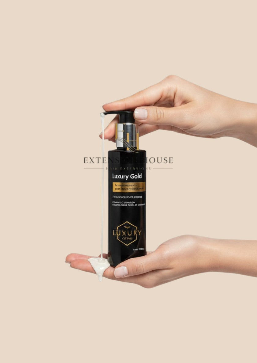 Extension house Luxury Gold leave-in conditioner voor hairextensions met aloëvera en kamille in zwarte fles.