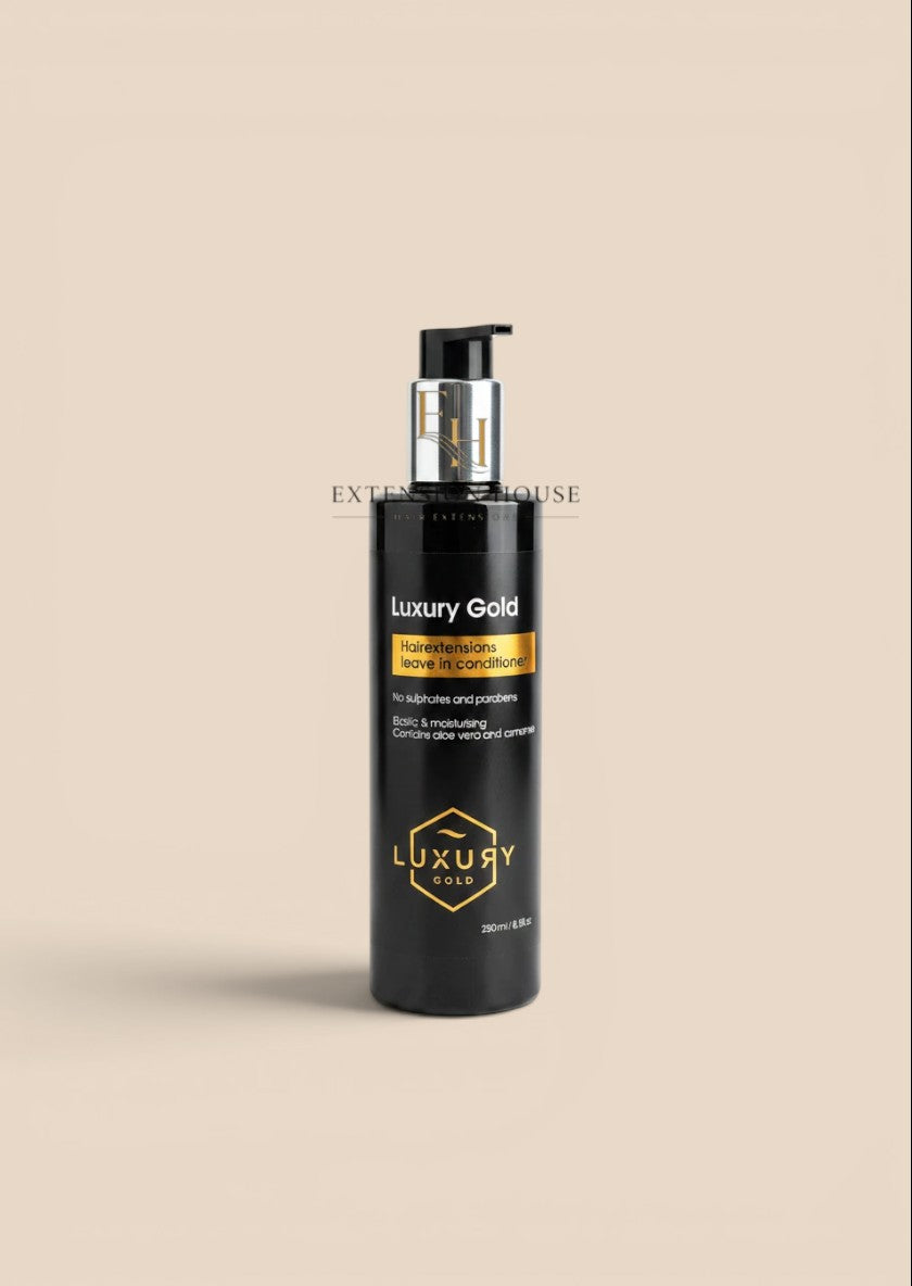 Extension house Luxury Gold leave-in conditioner voor hairextensions met aloëvera en kamille in zwarte 250ml fles.