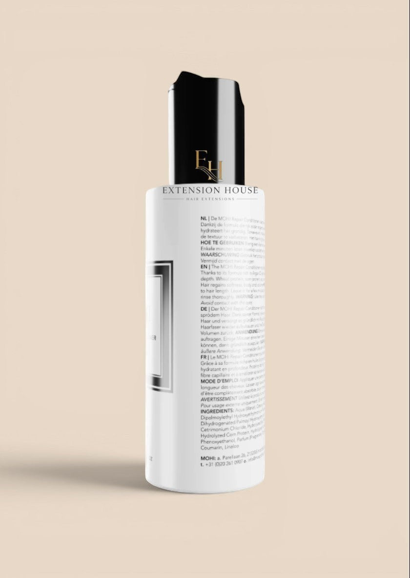 MOHI Hydraterende Haarverzorgingsspray van Extension house in witte fles met zwarte pomp voor droog haar