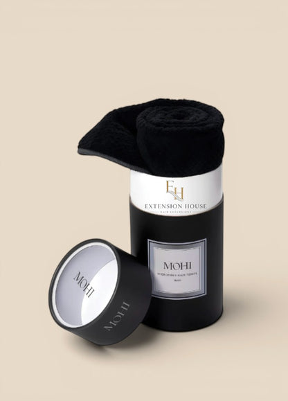 Zwarte MOHI microfiber haarhanddoek van Extension house in een luxe geschenkverpakking voor zacht haar drogen.