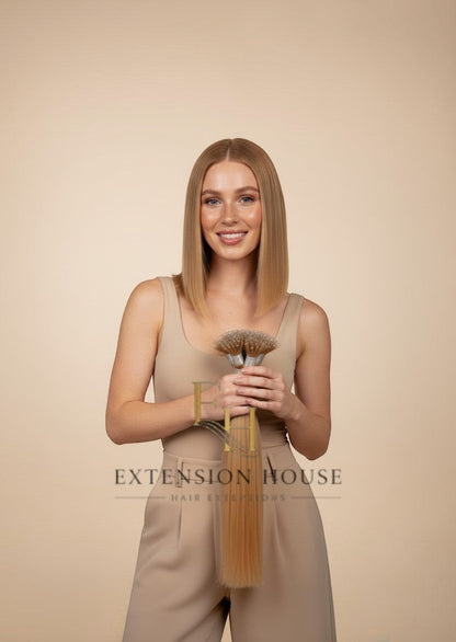 Extension house nanoring extensions in #20 Golden Blonde, 100% human hair, model met lang blond haar