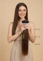 Extension house nanoring extensions #6 Chestnut Brown 100% human hair, 40-60 cm lang. Model met bruine extensions.