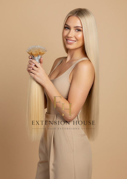 Extension house nanoring extensions in #60 Platinum Blonde, 100% human hair, met kleine nanoring bevestigingen.